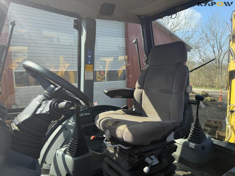 New Holland LB115B-4PS backhoe loader 25