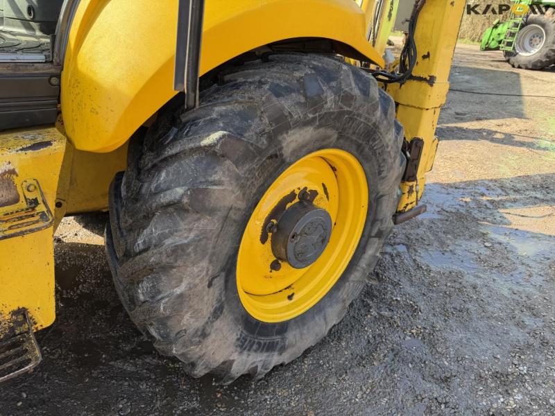 New Holland LB115B-4PS backhoe loader 56
