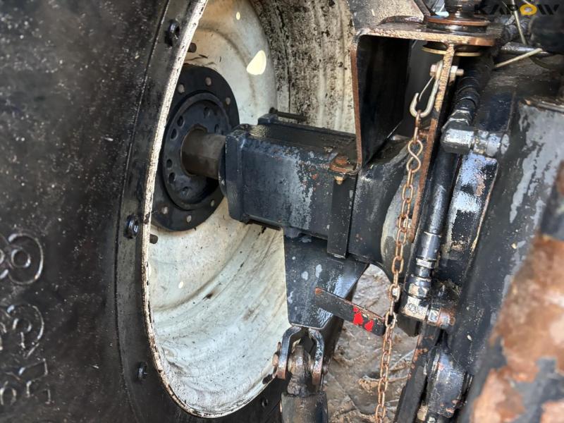 New Holland TM190 tractor 31