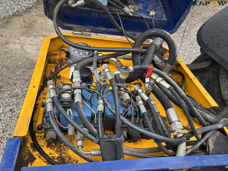 New Holland TS 115 with Bomford arm mower 61