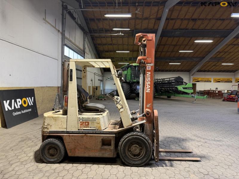Nissan EH02 A 20U diesel truck 4