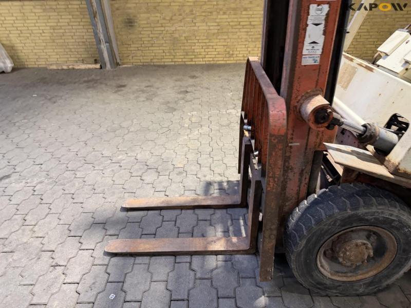 Nissan EH02 A 20U diesel truck 9