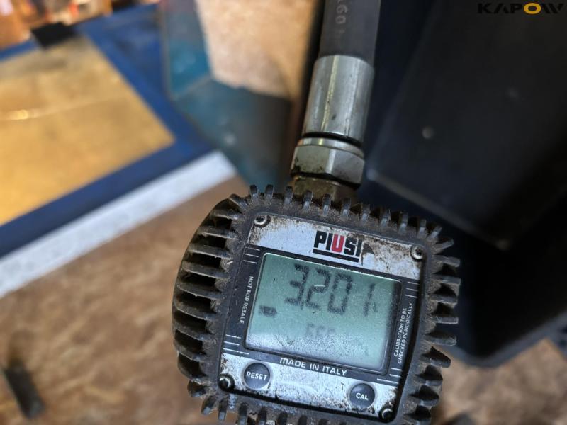 Oil dispensers and pumps 6