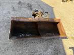 Grader bucket with Hydrema hitch 15