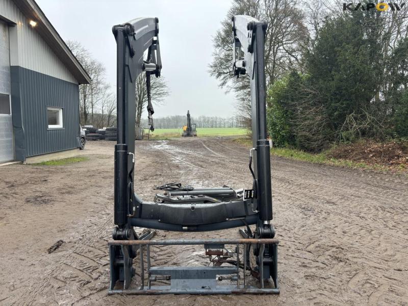 Quicke Q88 front loader with brackets 2