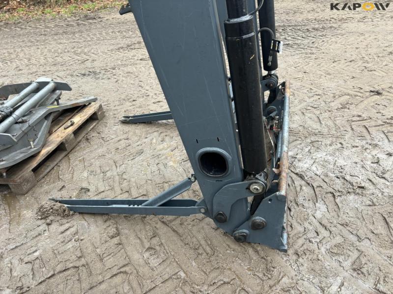 Quicke Q88 front loader with brackets 12
