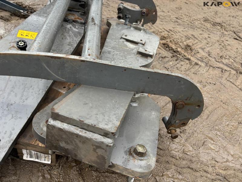 Quicke Q88 front loader with brackets 26