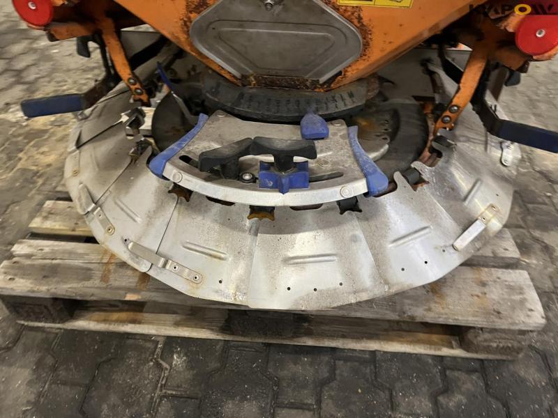 Rauch AXEO 2.1 salt spreader 11