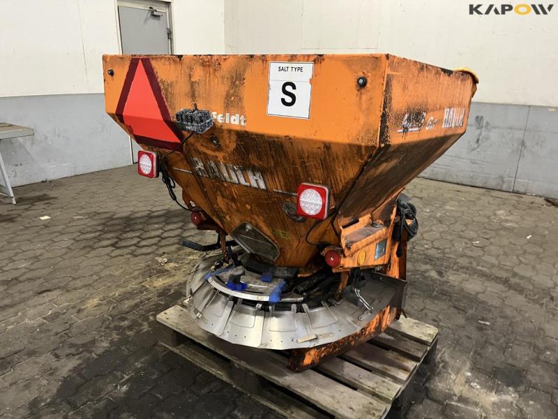 Rauch AXEO 6.1 salt spreader 1