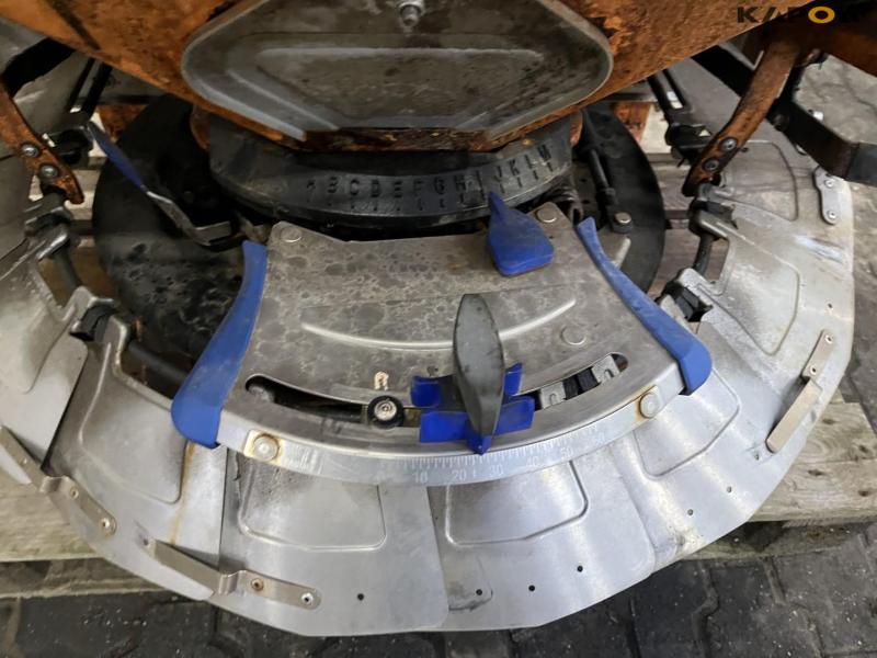 Rauch AXEO 6.1 salt spreader 12