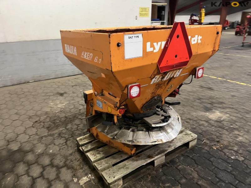 Rauck AXEO 6.1 salt spreader 3