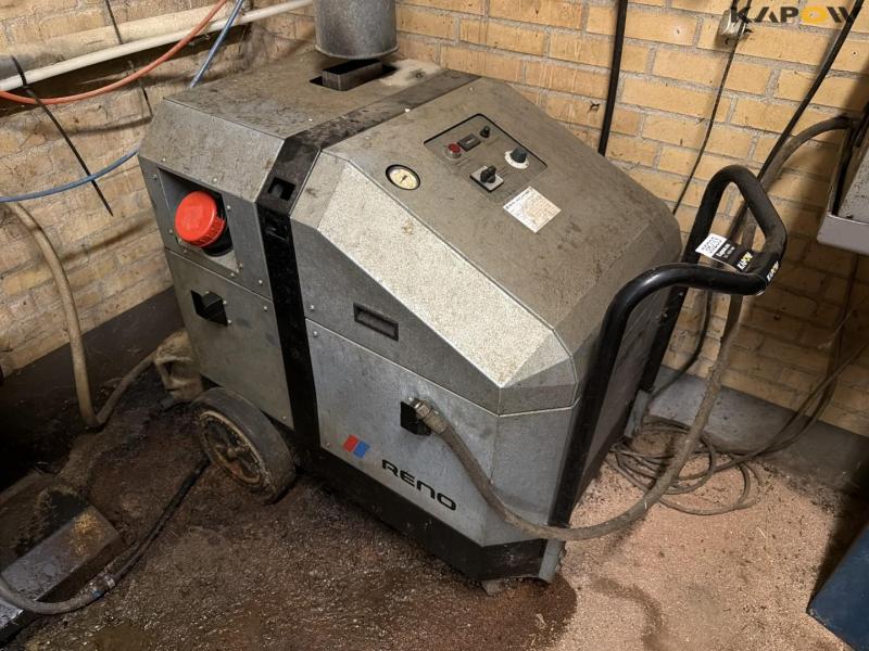 Reno hot water cleaner 1