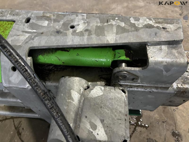 Rocon bale tongs with Euro hitch 9