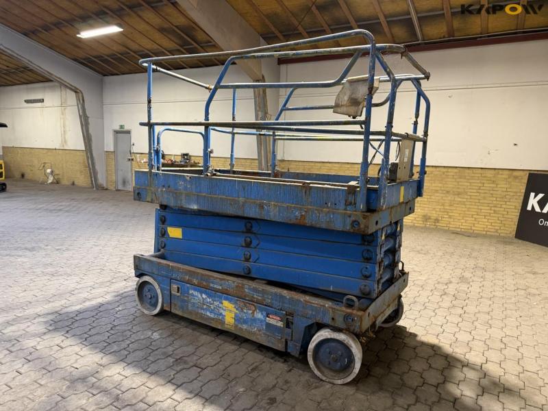 Scissor lift 7