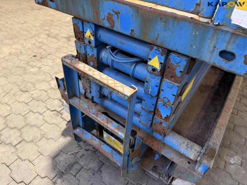 Scissor lift 10