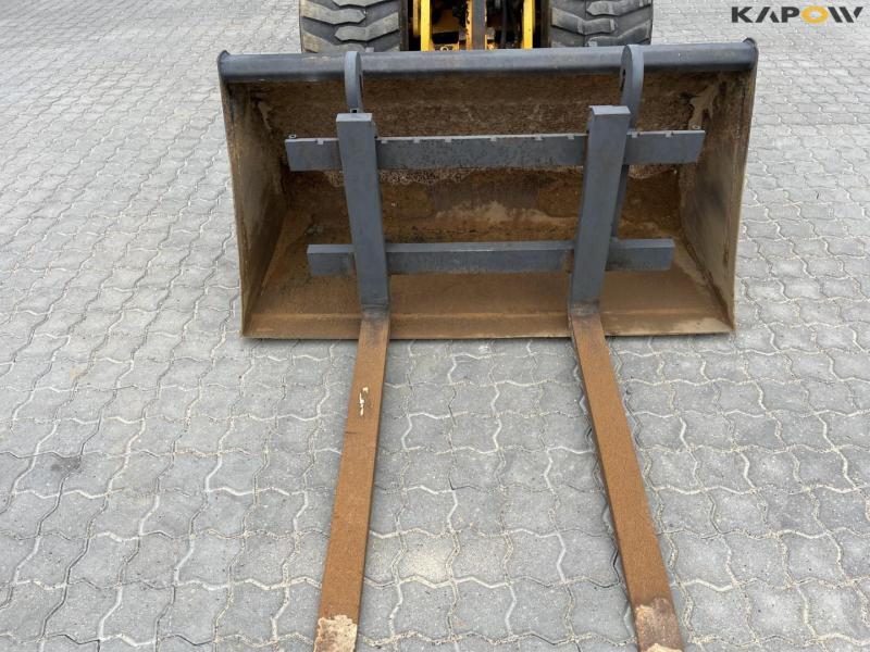 Schäffer 2445 skid steer loader 17