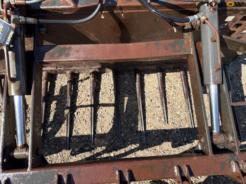 Silo claw with Hydrema hitch 13