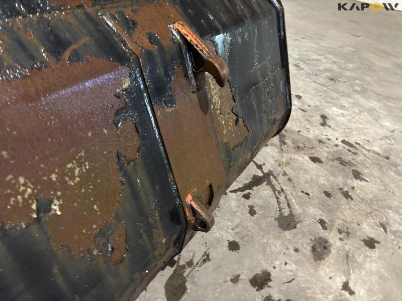 Bucket with Euro hitch 9