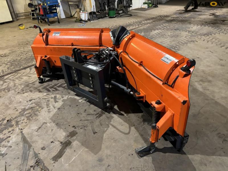 Snowplow with 3-point hitch 4