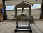 Stenhøj 40 ton presses 1