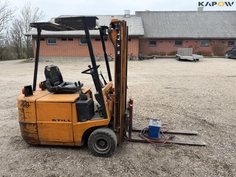 Still electric forklift 4