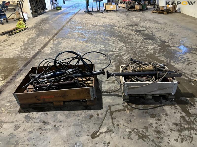 Support legs and pistons 4