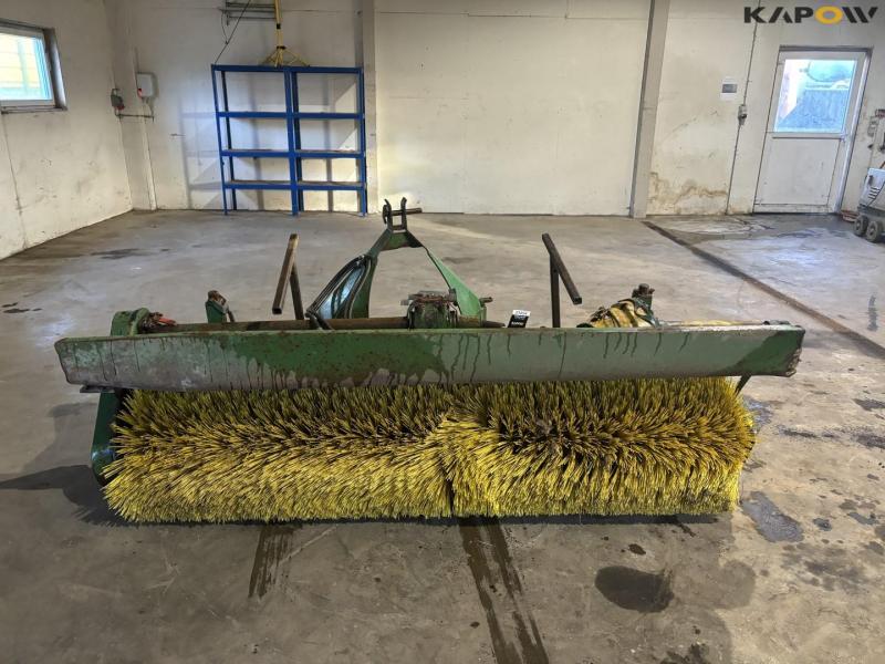 Thyregod broom with 3-point hitch 2