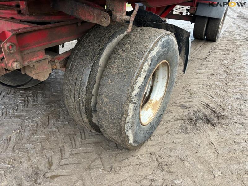 Tipper with drying channel 34