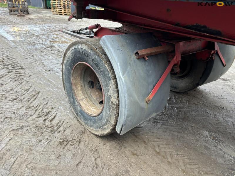 Tipper with drying channel 26