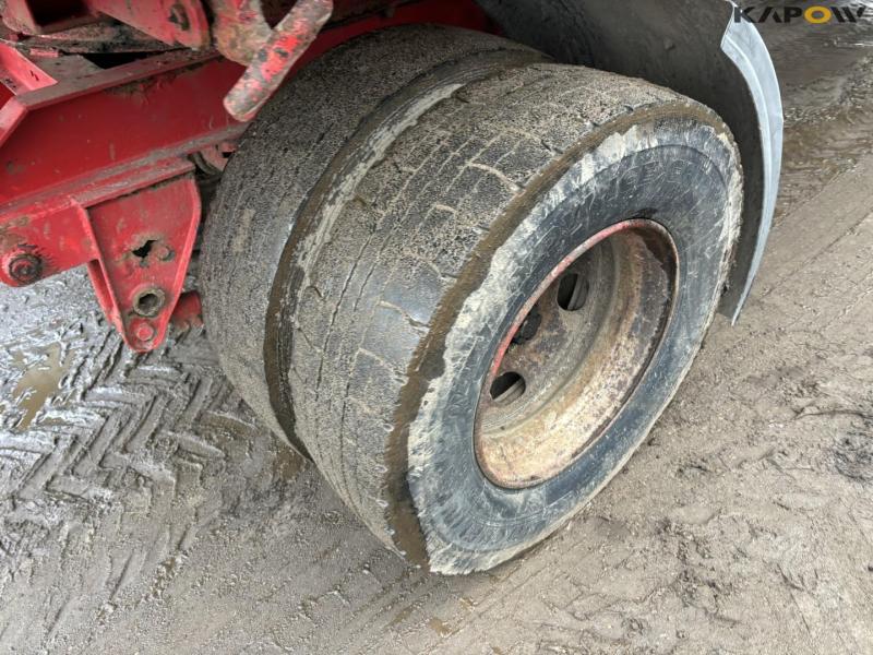 Tipper with drying channel 28