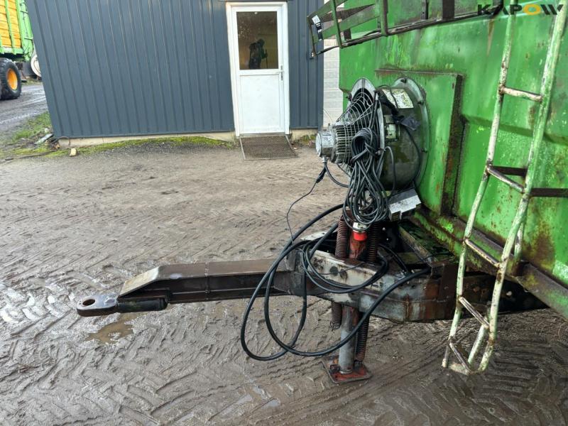 Tipper trailer with drying channels 9