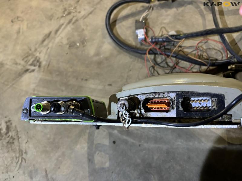 Topcon GPS with screen 9