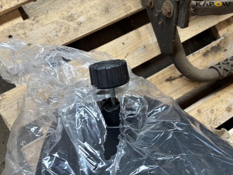 Towbar, Mirrors, Armrests and running boards 17