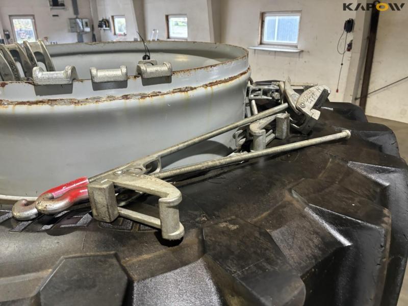 Trelleborg 710/75-R42 twin wheels 8