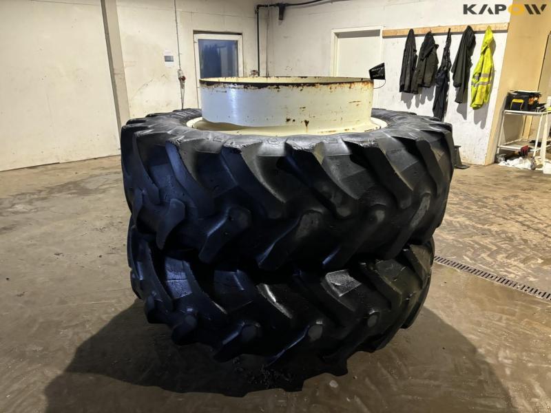 Twin wheels 20.8-R42 3