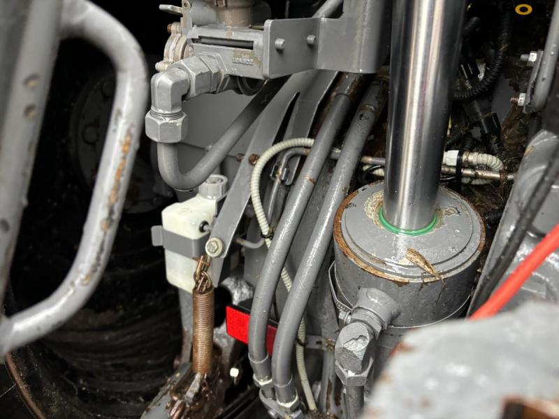 Valtra S394 tractor 46