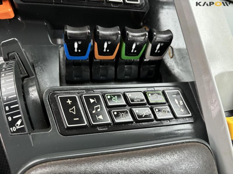 Valtra S394 tractor 60