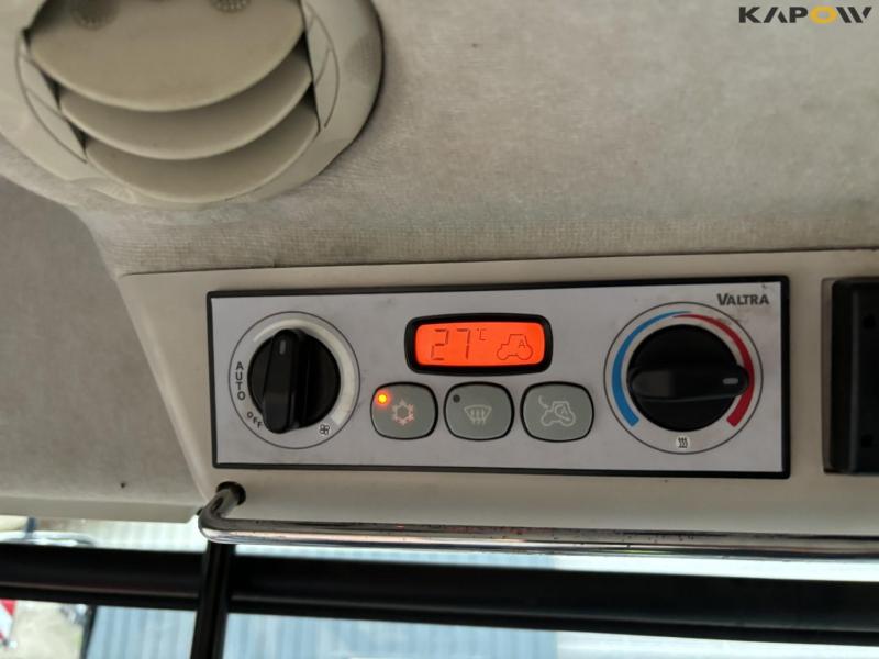 Valtra S394 tractor 73