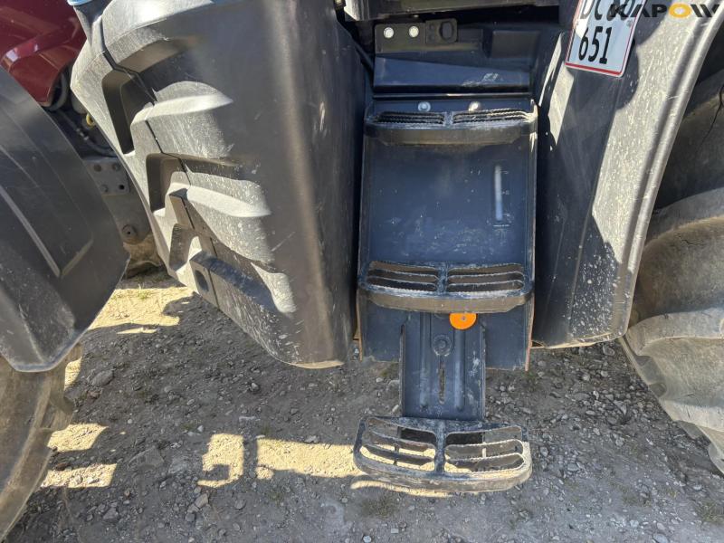 Valtra T214 Versu tractor with front lift 51