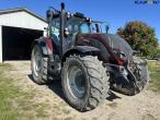 Valtra T214 Versu tractor with front lift 3