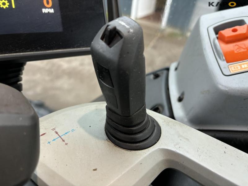 Valtra T234 front loader tractor 59