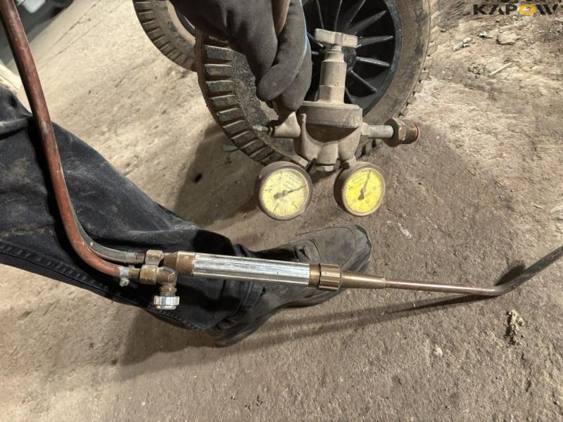 Trolley for Oxygen and Gas Cylinders 19